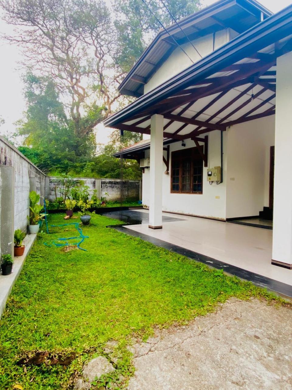 Silverline Guest House Anuradhápura Exteriér fotografie
